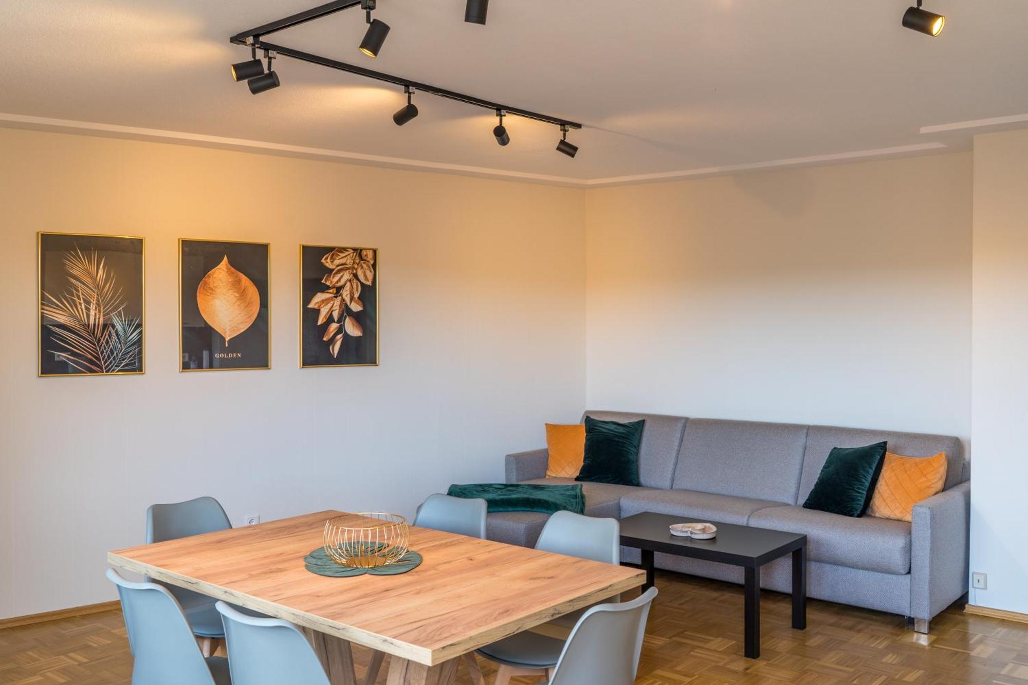 Ferienwohnung Nadine Petschler Obereisenheim Exteriör bild